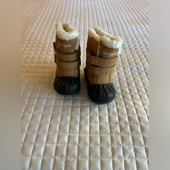 C&J300 Make your little guy feel special in these fur lined boots tan & black #1 - Picture 2 of 4